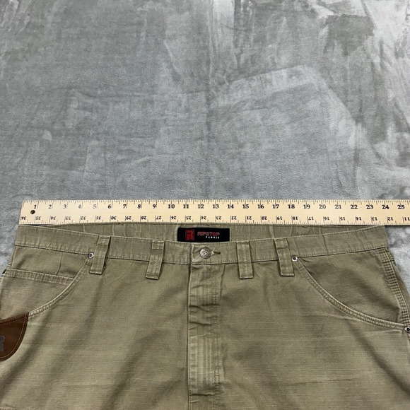 Wrangler Riggs Shorts Mens‎ 46 Beige Tan Cargo Carpenter Ripstop Workwear Logo - Picture 3 of 12